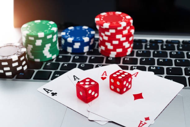 gacor 5000 mobile app interface showing slot games and live casino options